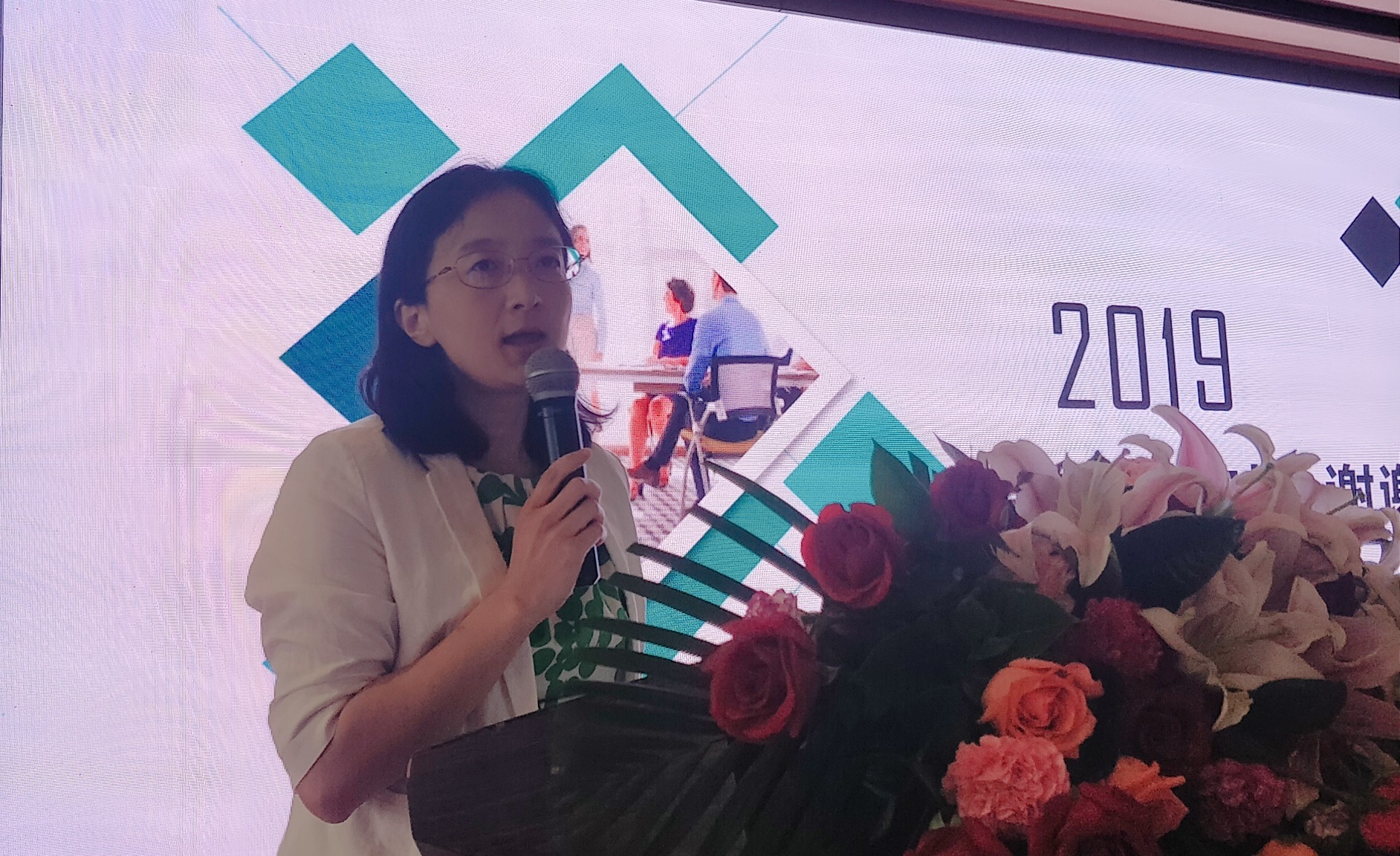 袁琳.jpg 袁琳.jpg