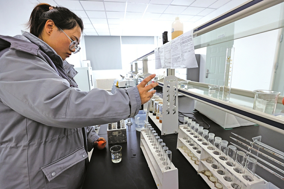 長(cháng)清馬山垃圾焚燒發(fā)電項目日焚燒約1500噸，年發(fā)電2億度，可滿(mǎn)足近6萬(wàn)戶(hù)家庭一年的用電 垃圾焚燒 發(fā)電生金