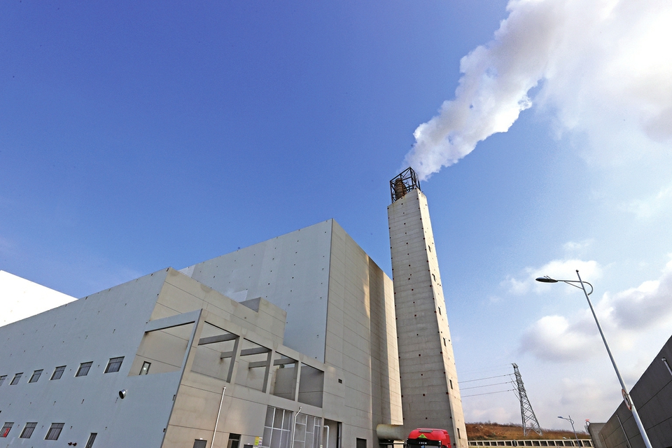 長(cháng)清馬山垃圾焚燒發(fā)電項目日焚燒約1500噸，年發(fā)電2億度，可滿(mǎn)足近6萬(wàn)戶(hù)家庭一年的用電 垃圾焚燒 發(fā)電生金